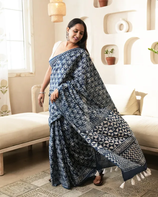 Indigo_Cotton_Traditional_Dabu_Print_Mul_Saree_For_Women